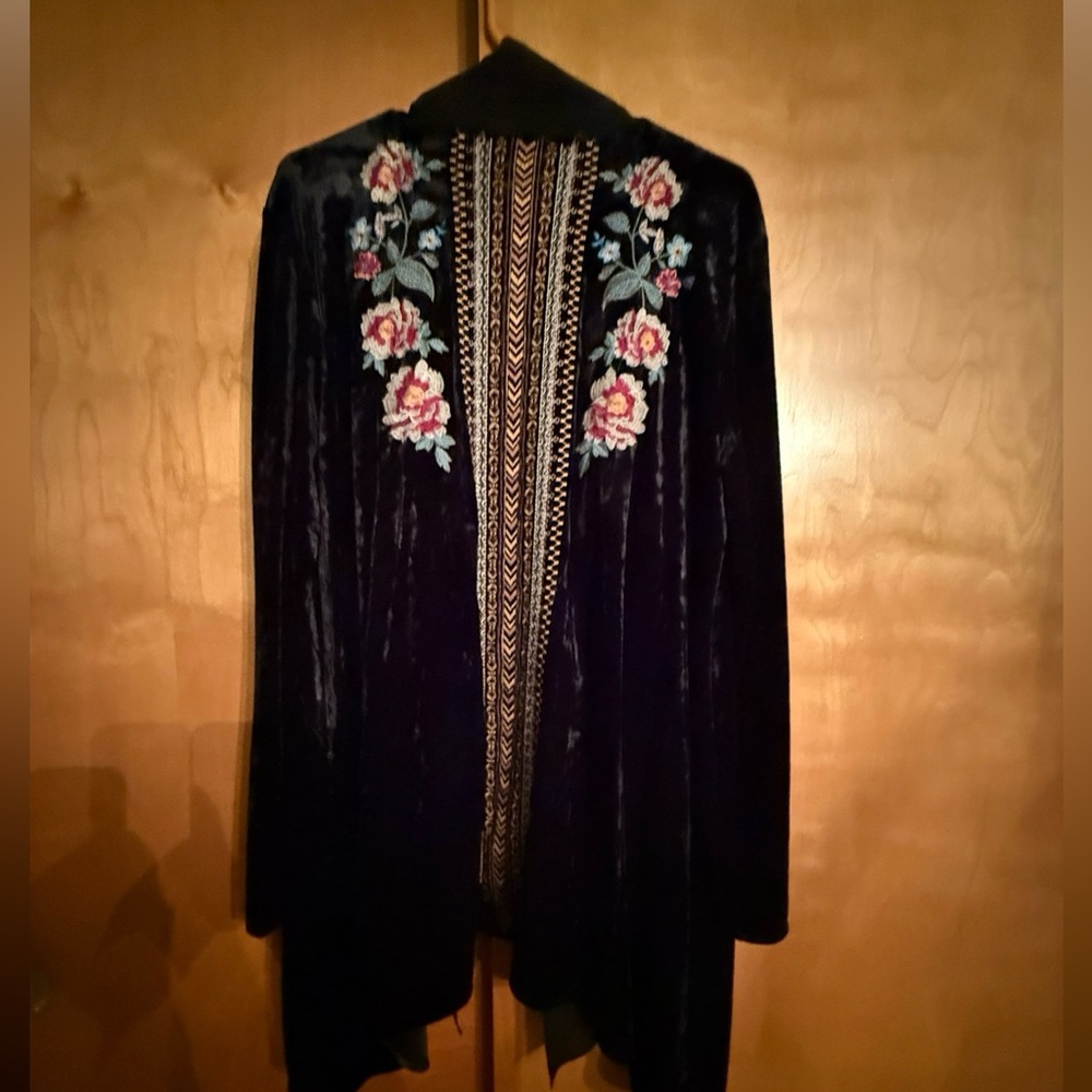Embroidered Velvet cardigan  - Black